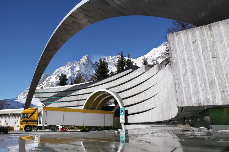 Autotrasporto: chiusura del Traforo Monte Bianco e restrizioni ai mezzi pesanti in Tirolo