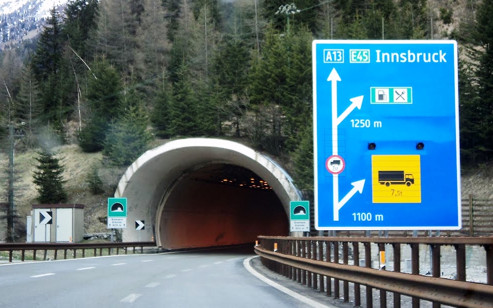 Austria - Mezzi pesanti diretti in Italia: divieto di circolazione il 2 giugno