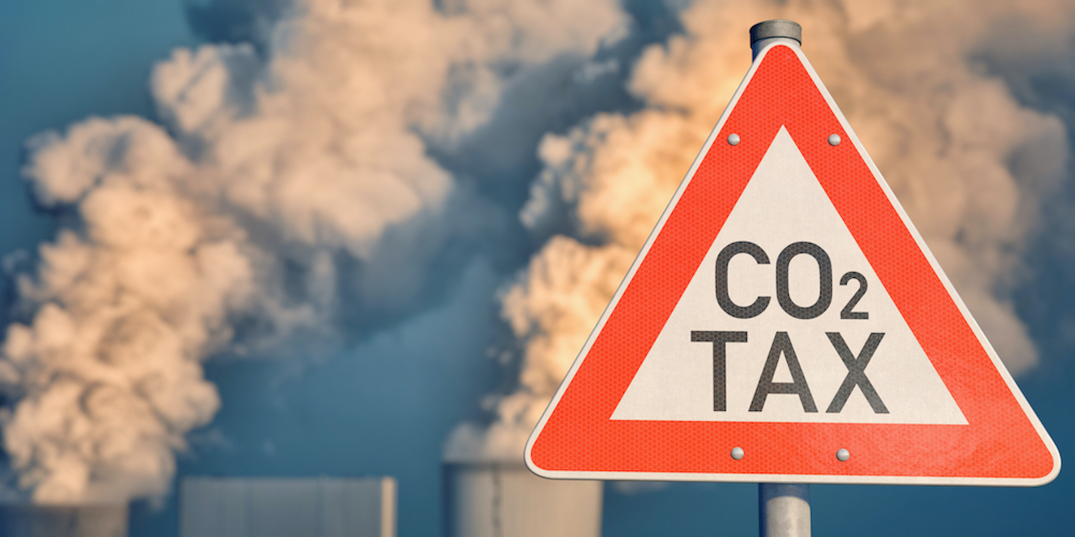 Carbon tax sulle imprese, credito a chi non inquina, Green Pass in azienda. E la Manifattura che alza il Pil