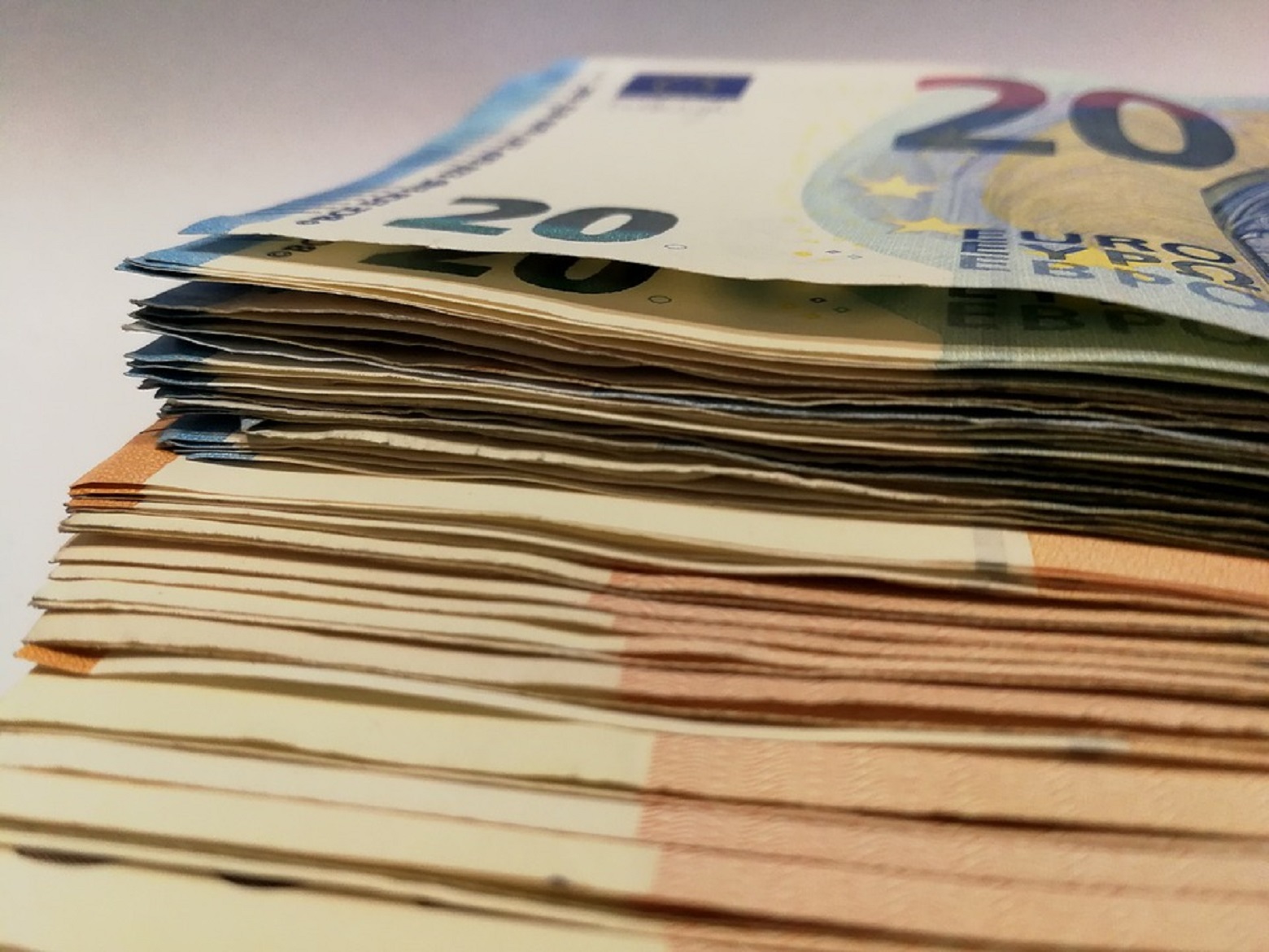 Tagliare la bolletta è possibile, così come pagare i debiti con i Bonus 4.0. In autunno, la ripresa