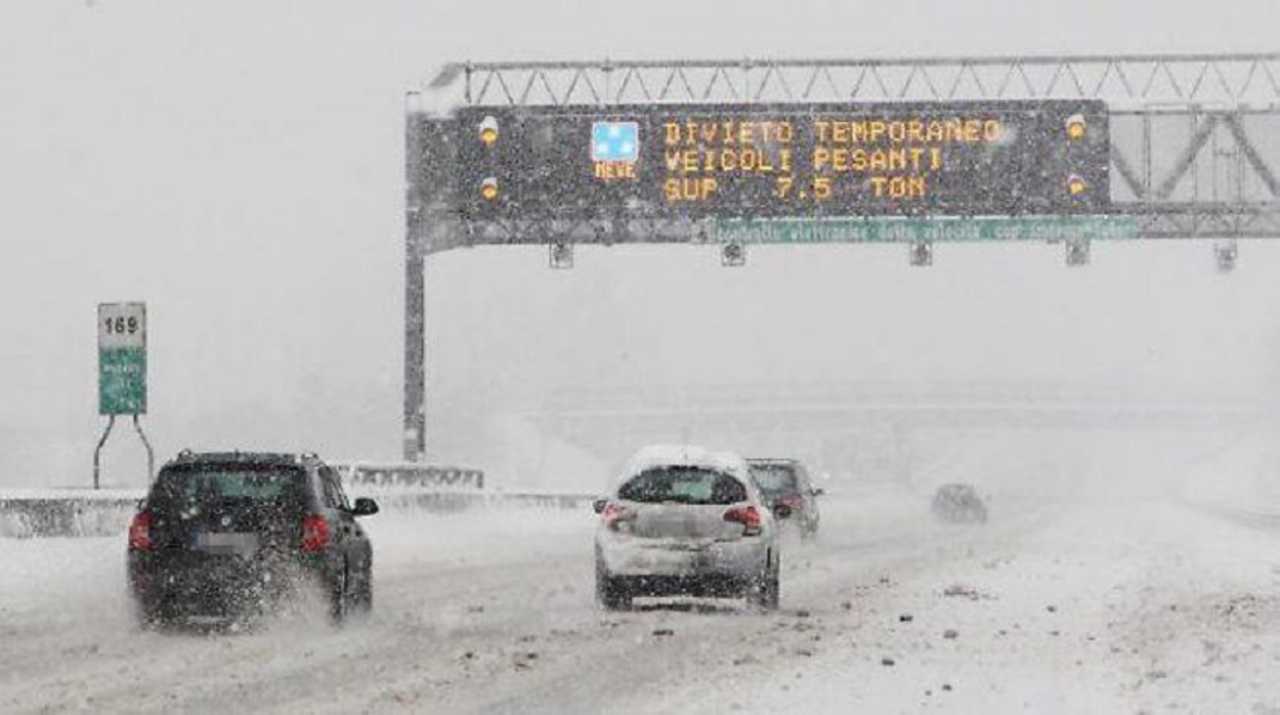 Piano neve 2021/2022: tratte con obbligo di pneumatici invernali o catene da neve