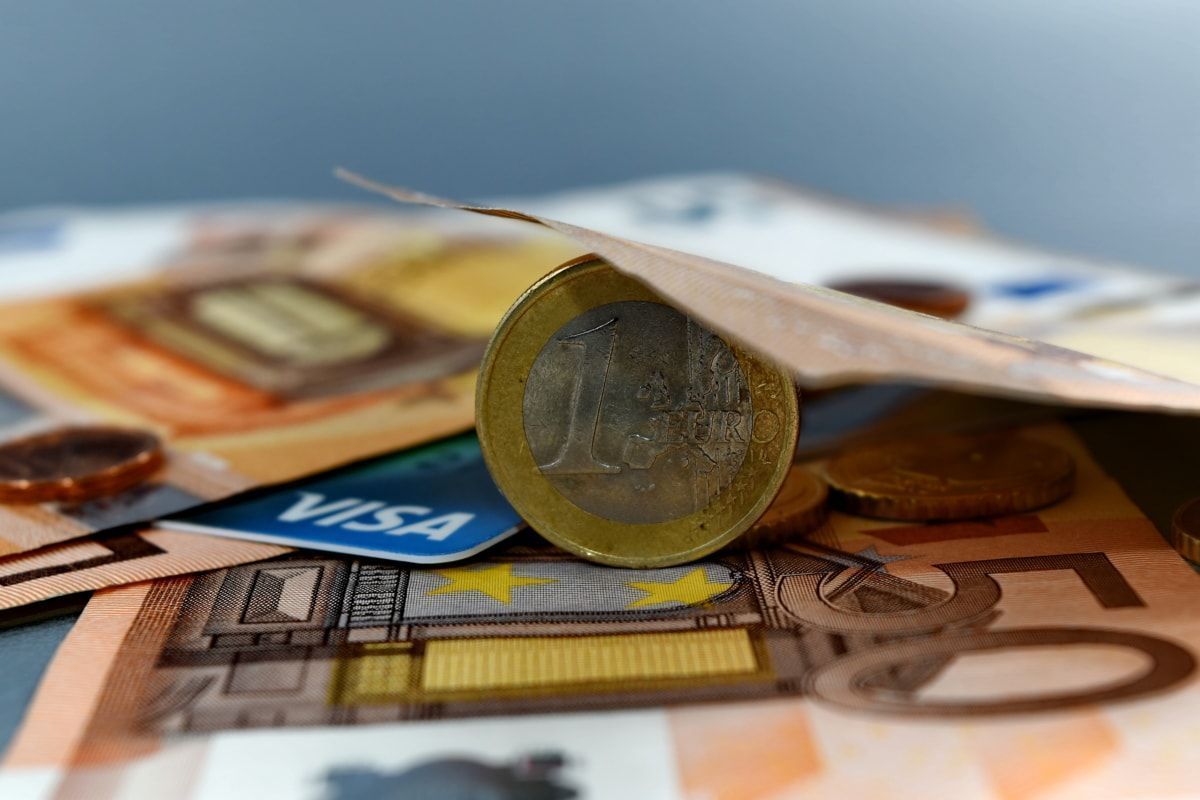 Dal 2022, l'uso delle banconote torna alla soglia dei mille euro. Buone notizie per gli investimenti 4.0