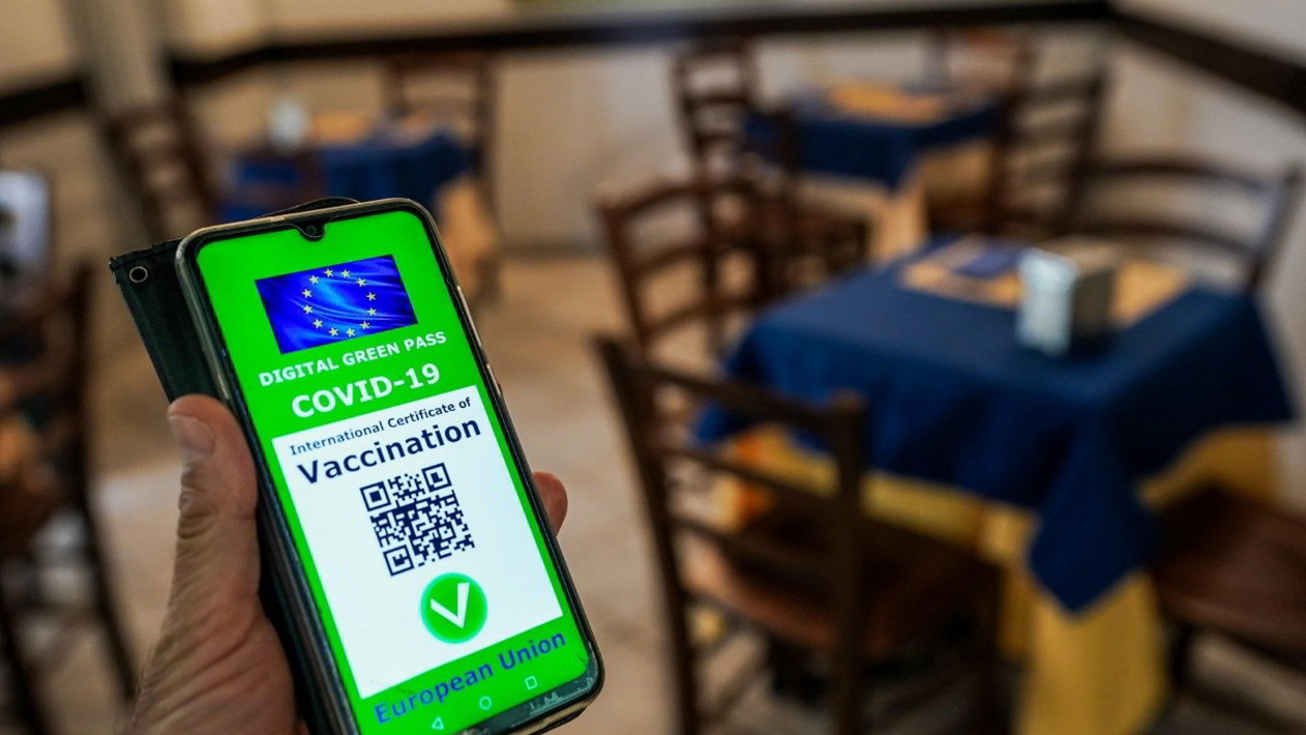 Green pass: ecco cosa cambia per parrucchieri, estetiste, bar e ristoranti