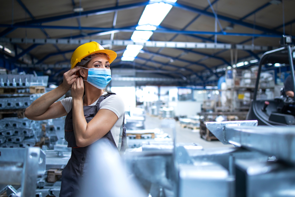 Spettro default per 6.500 aziende, down dell’export e prudenza: l’impresa del futuro è rosa